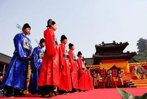从明朝服饰看明朝社会,浅谈冠服制度下的明朝服饰如何演变发展?